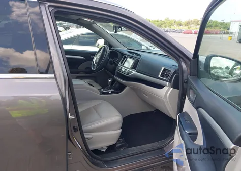 2015 Toyota Highlander Xle V6 z USA, uszkodzony, nr VIN 5TDKKRFH0FS104062